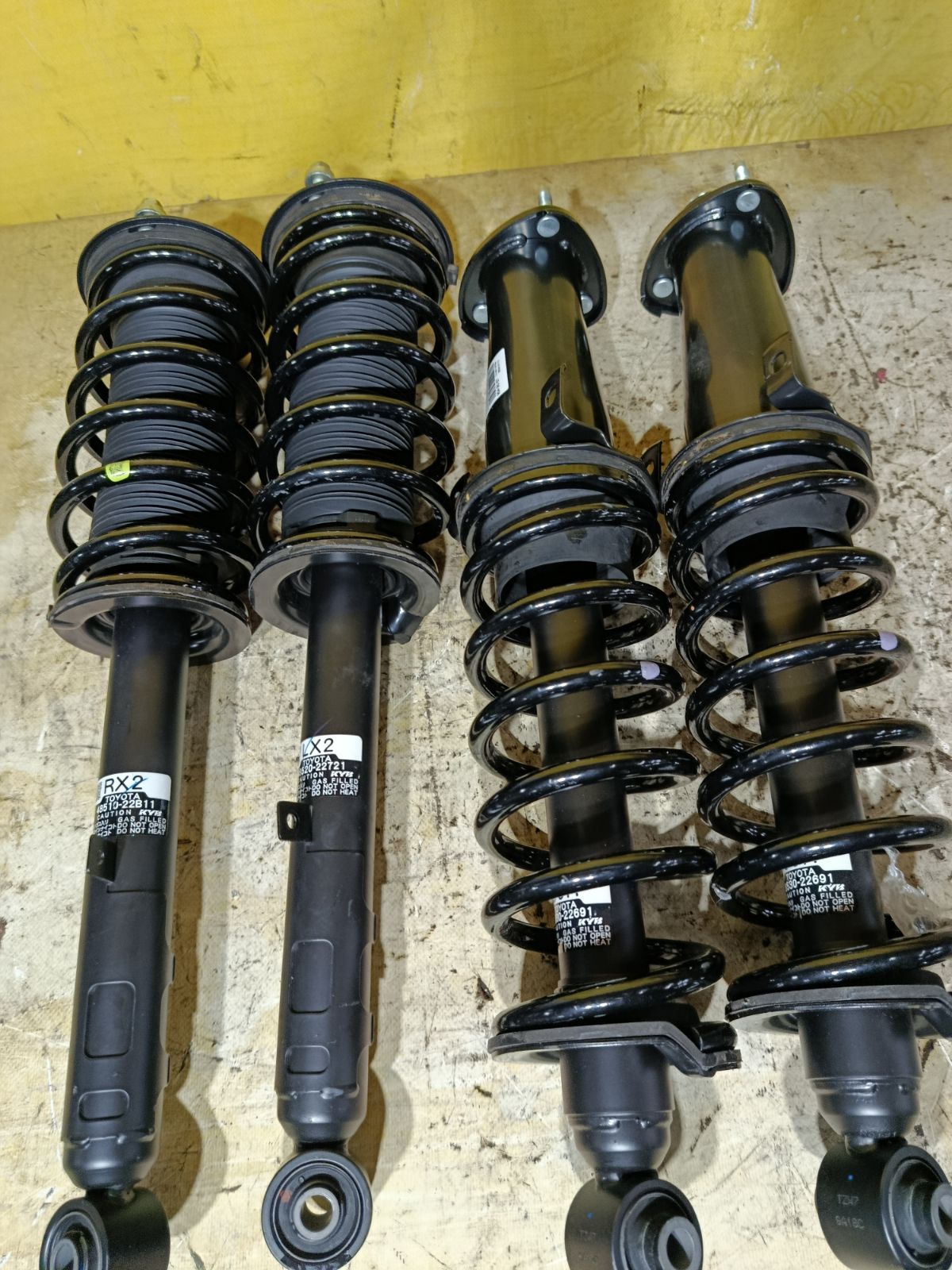 Стойка амортизатора 48510-22B11, 48520-22721, 48530-22691 на Toyota Mark X GRX130 4GR-FSE Фото 8