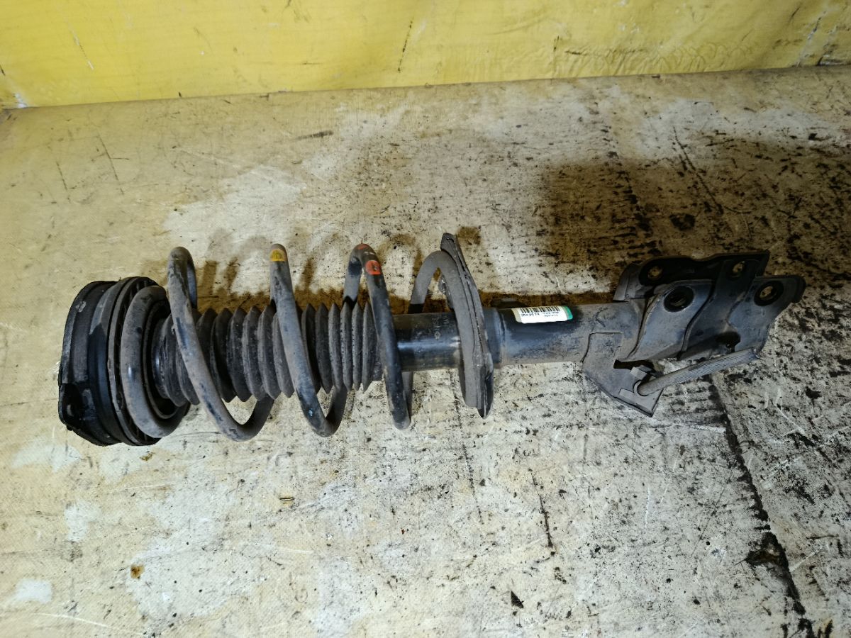 Стойка амортизатора 54303-CY00B на Nissan Serena C25 MR20DE Фото 1