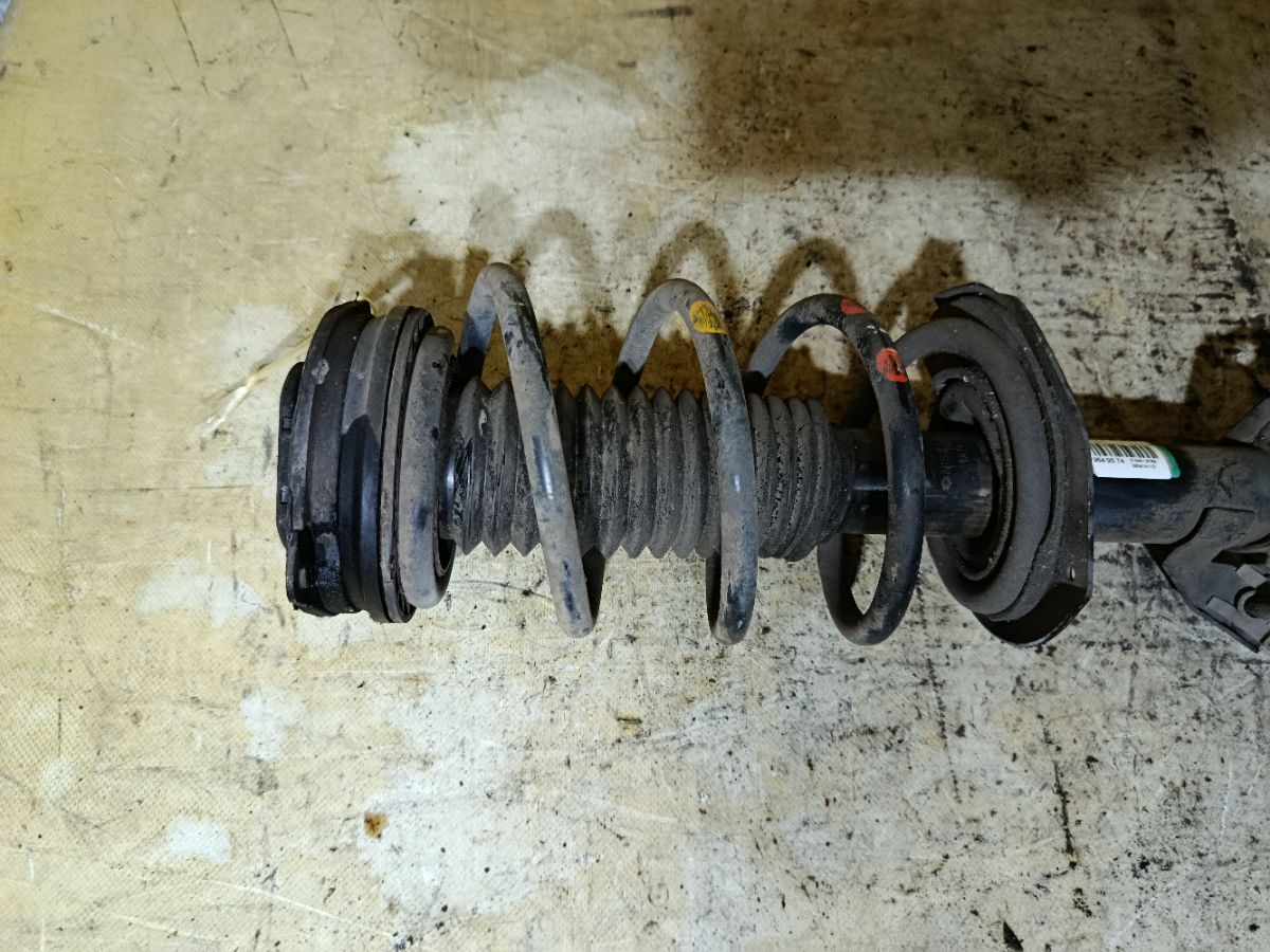 Стойка амортизатора 54303-CY00B на Nissan Serena C25 MR20DE Фото 3