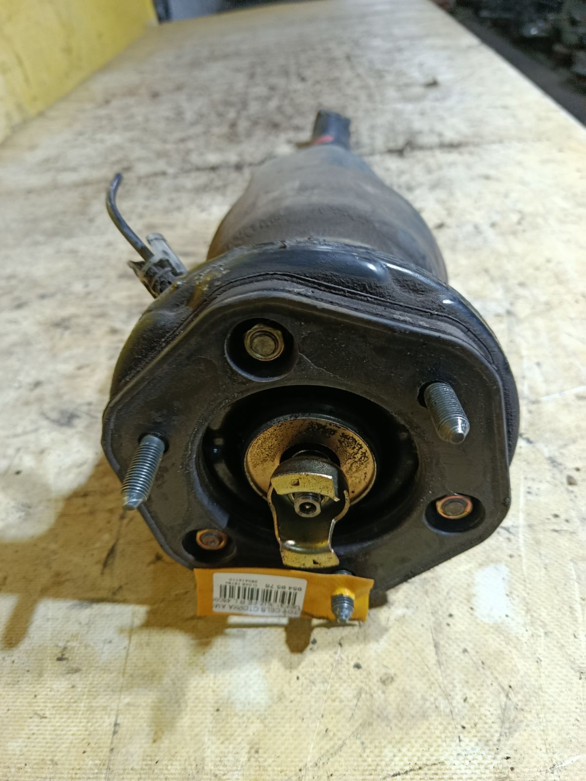 Стойка амортизатора 48090-50110 на Toyota Celsior UCF31 3UZ-FE Фото 4