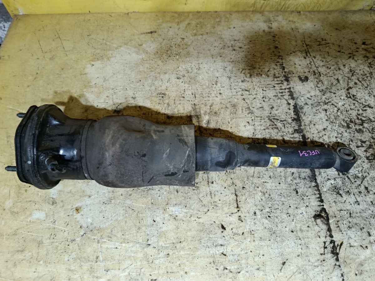 Стойка амортизатора 48080-50110 на Toyota Celsior UCF31 3UZ-FE Фото 1