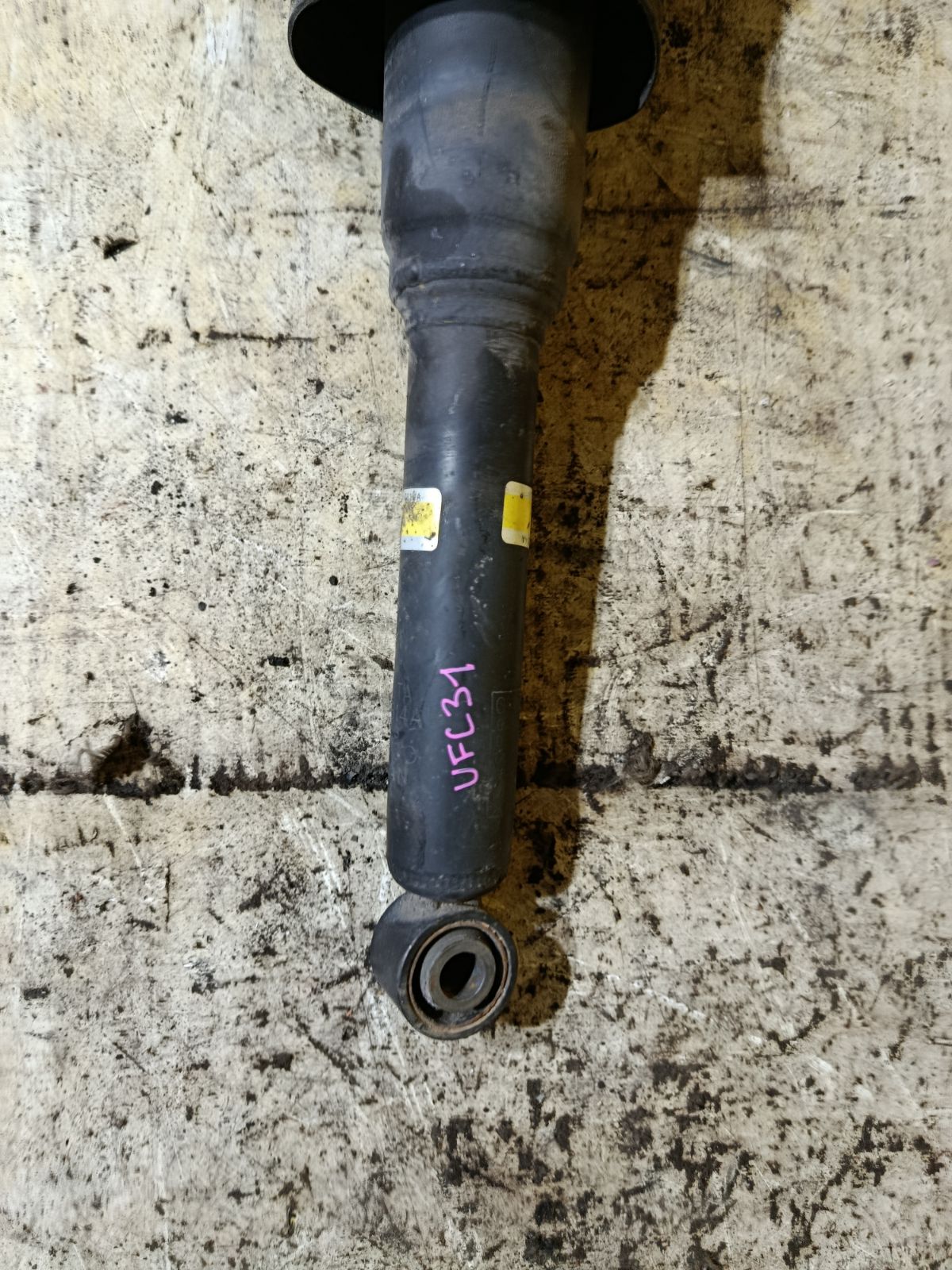 Стойка амортизатора 48080-50110 на Toyota Celsior UCF31 3UZ-FE Фото 2