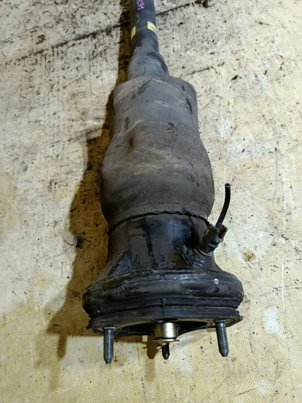 Стойка амортизатора 48080-50110 на Toyota Celsior UCF31 3UZ-FE Фото 3