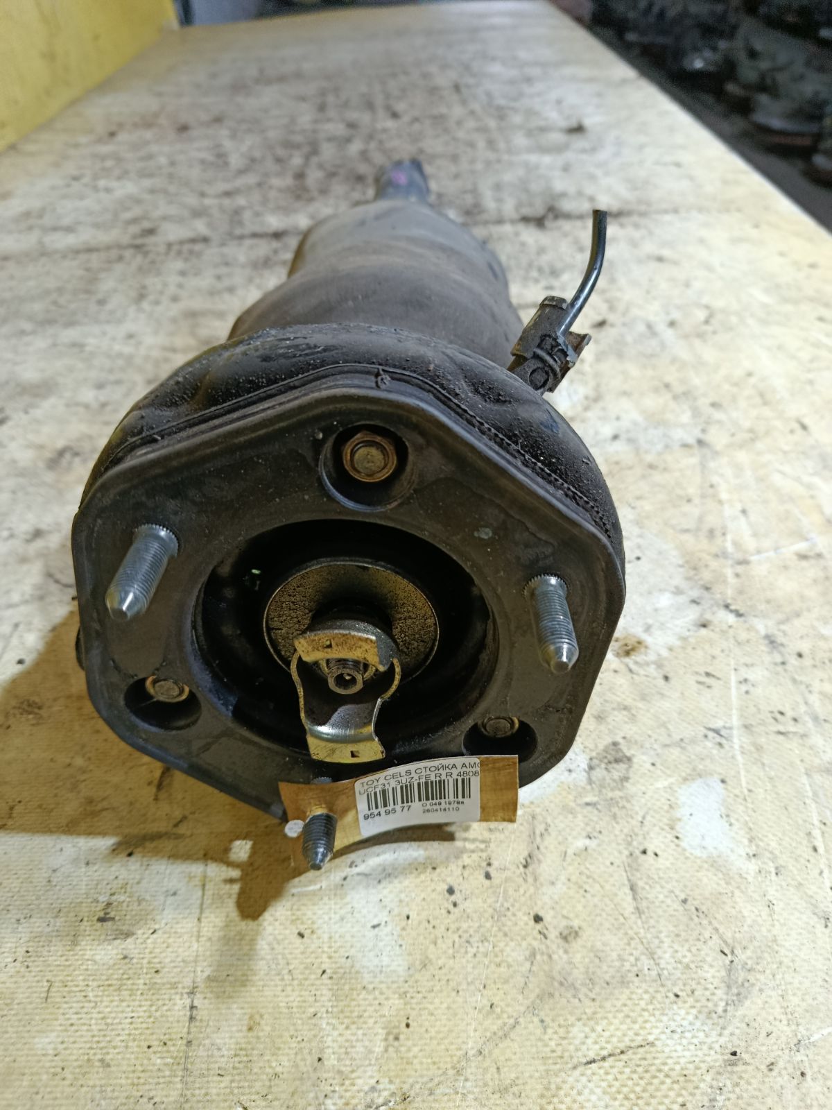 Стойка амортизатора 48080-50110 на Toyota Celsior UCF31 3UZ-FE Фото 4