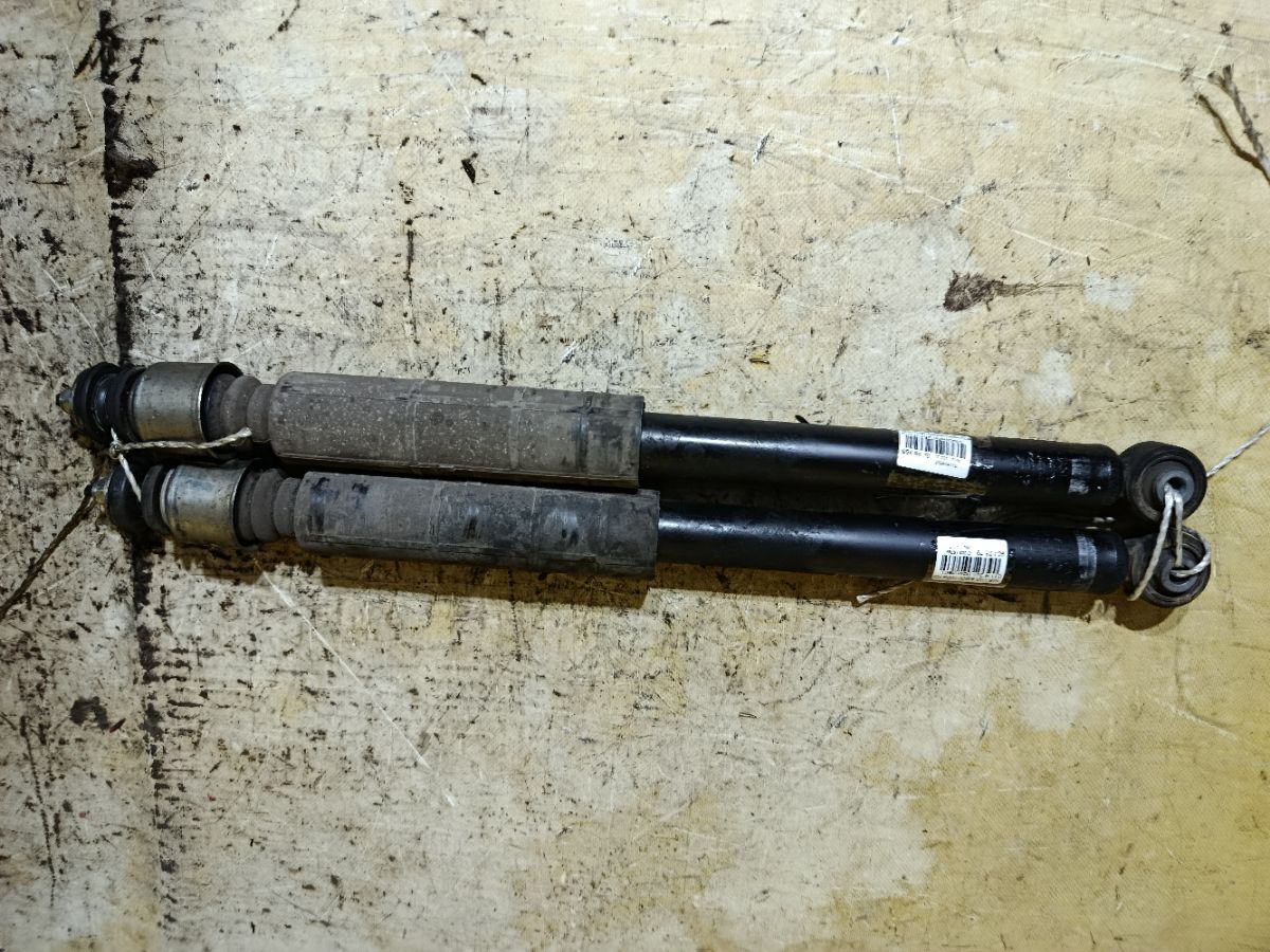 Амортизатор на Nissan Tiida C11 Фото 1