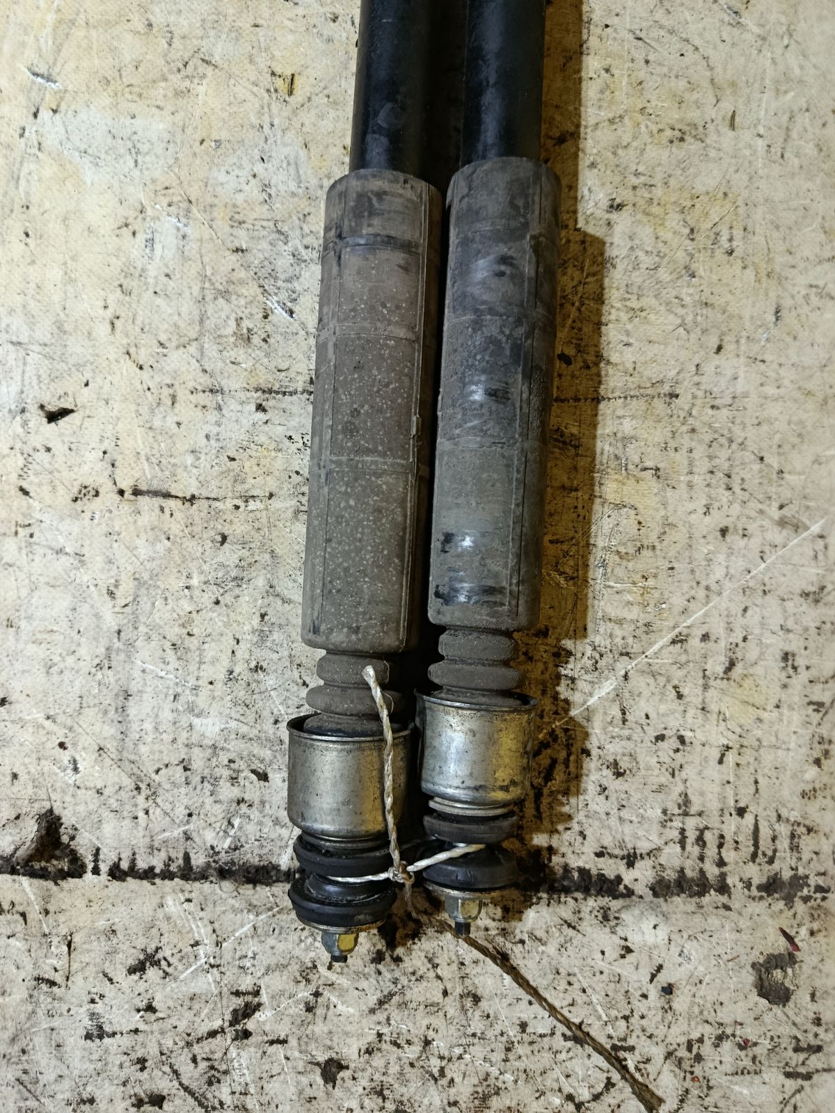 Амортизатор на Nissan Tiida C11 Фото 2