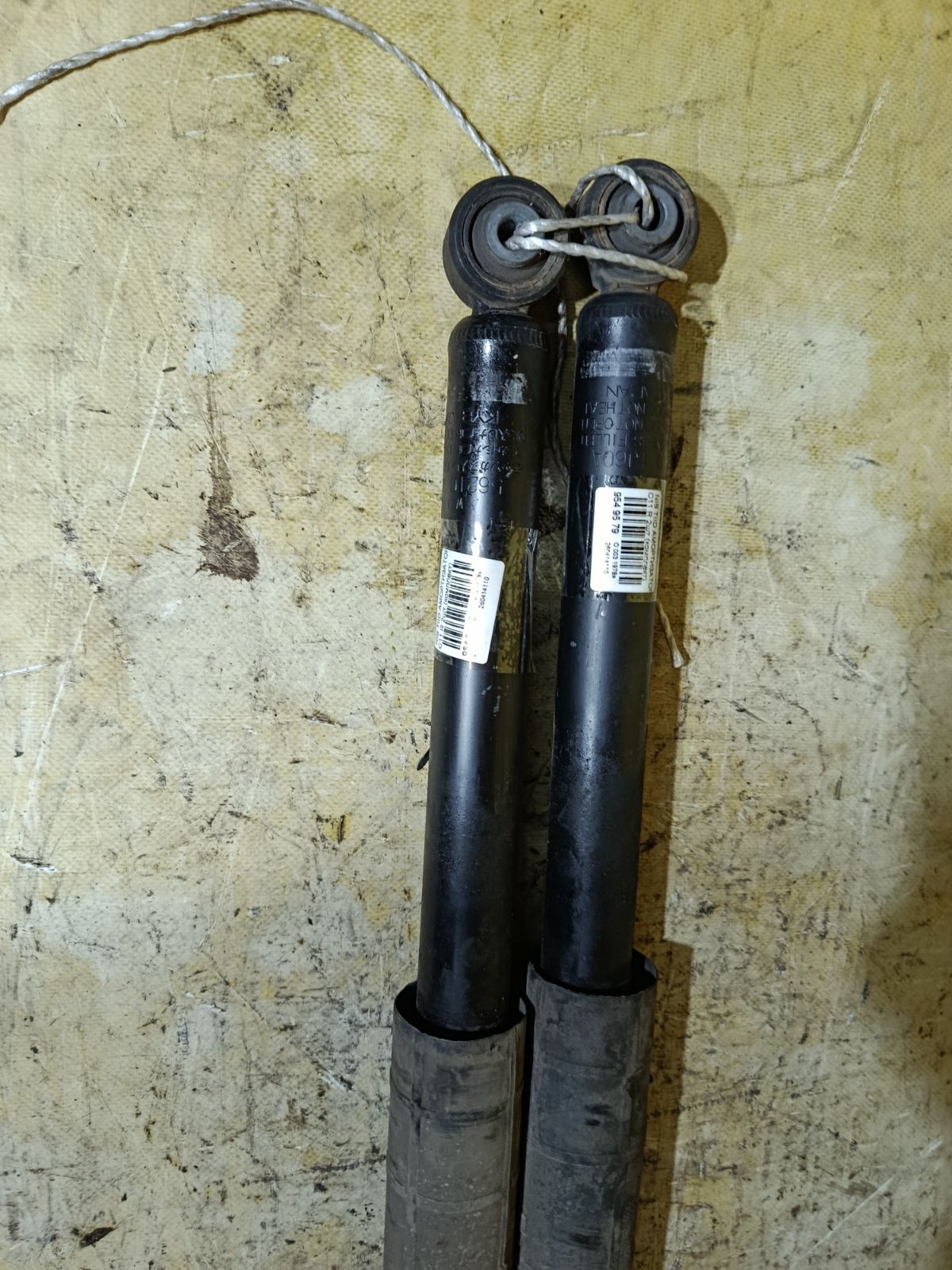 Амортизатор на Nissan Tiida C11 Фото 3