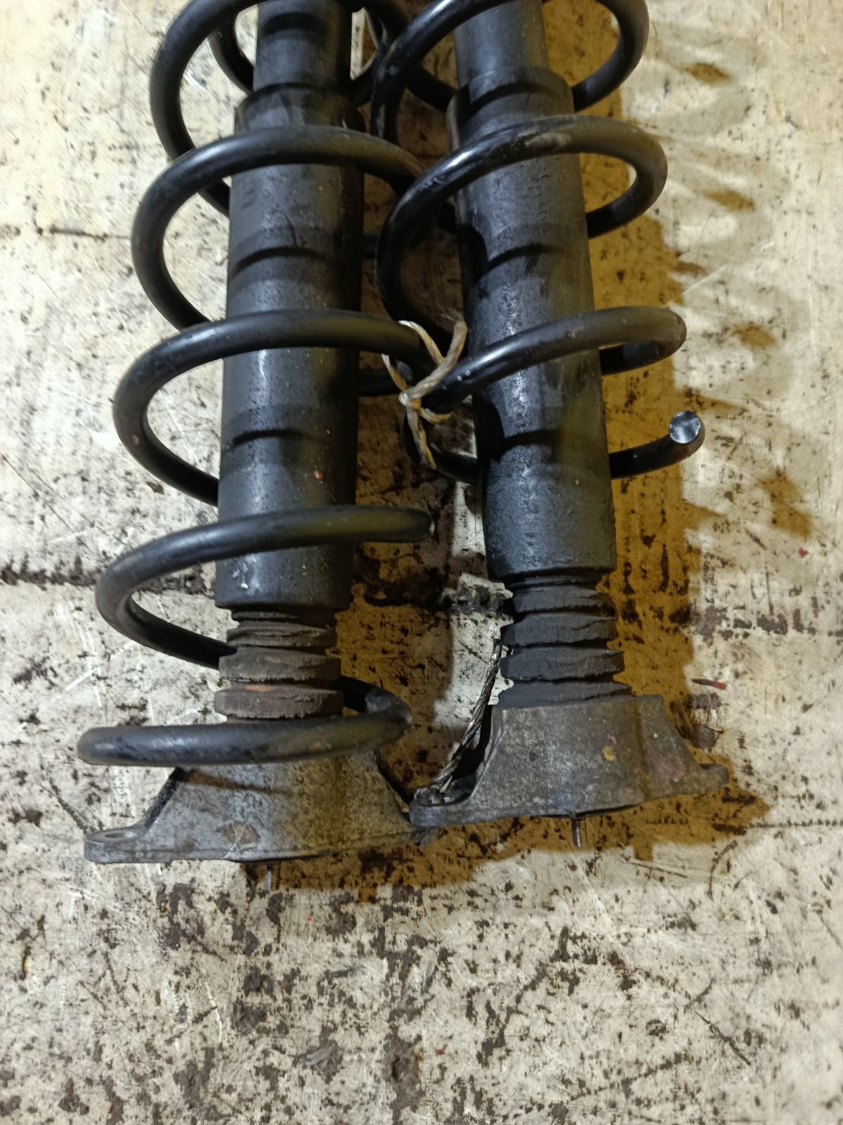 Амортизатор на Mazda Atenza Wagon GJ2FW Фото 2