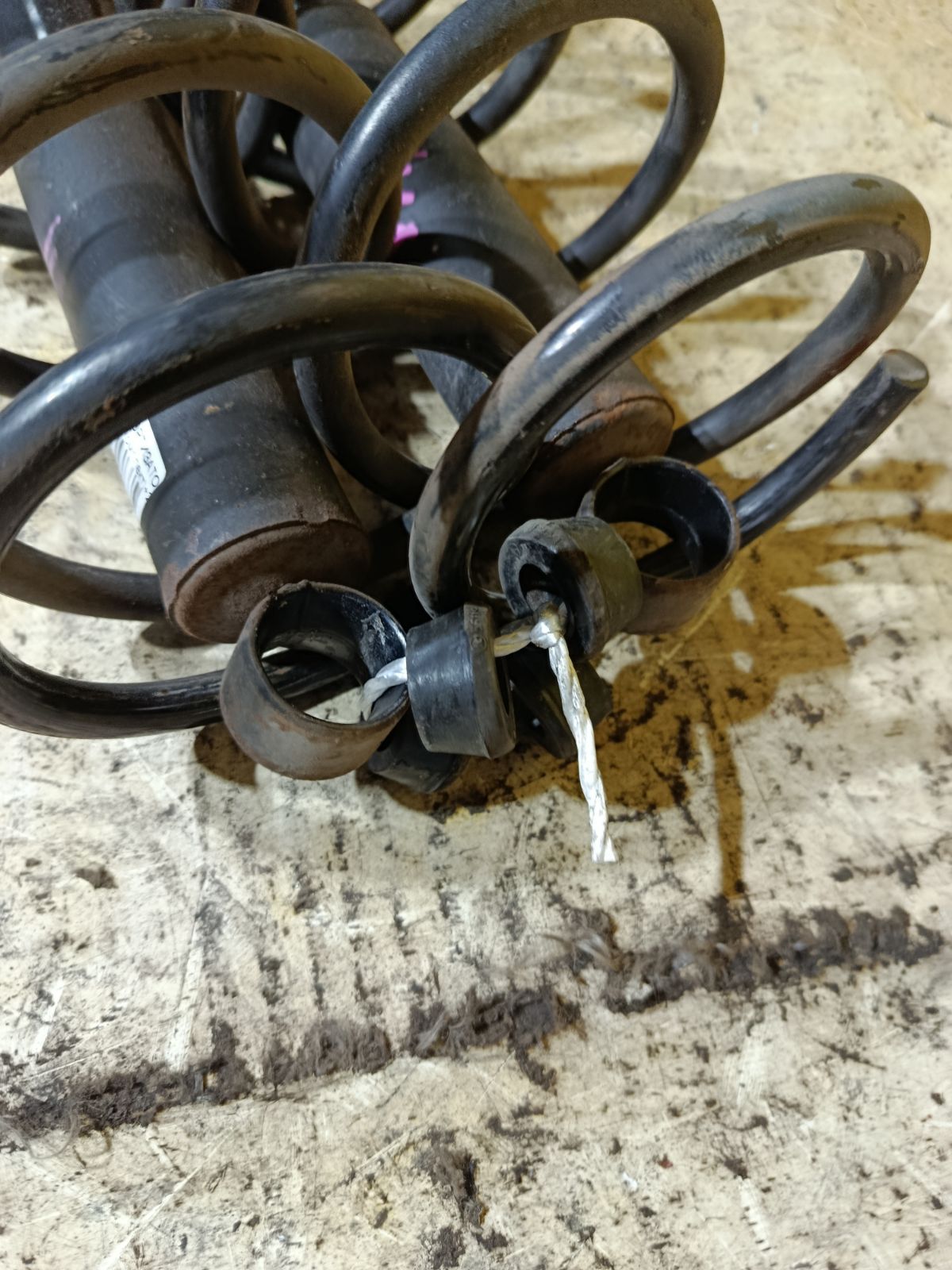 Амортизатор на Nissan Ad Van VY11 Фото 3