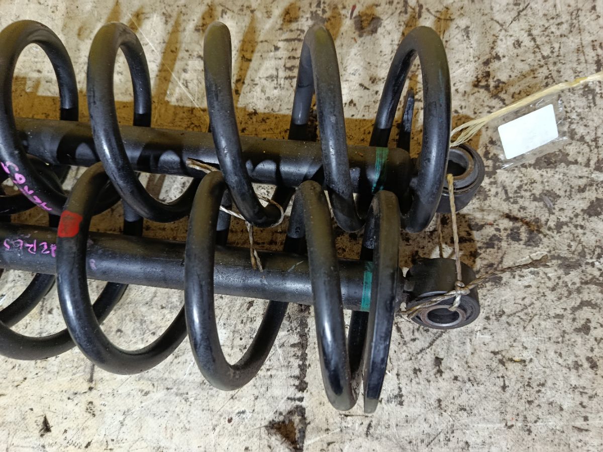 Амортизатор на Toyota Noah AZR65G Фото 2