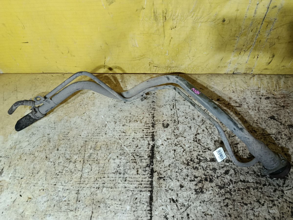 Заливная горловина топливного бака на Mitsubishi Chariot Grandis N84W 4G64 Фото 2