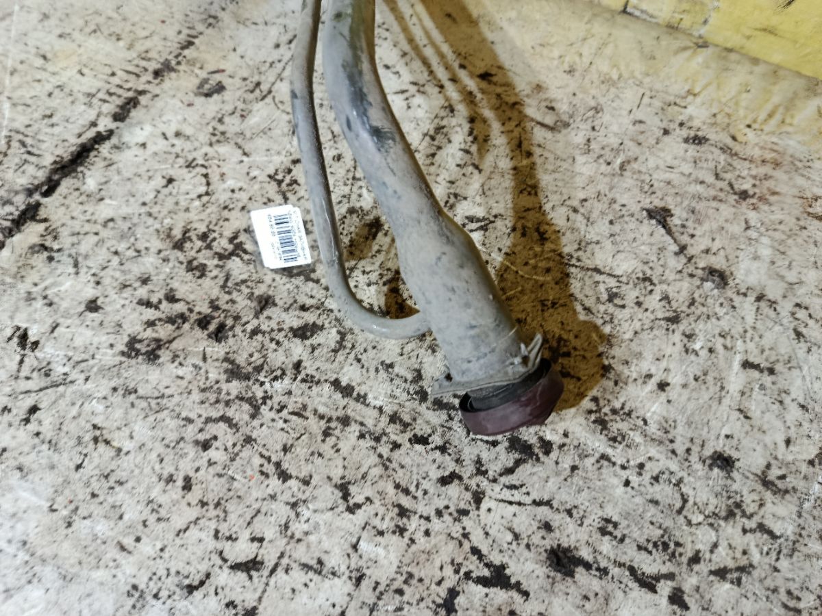 Заливная горловина топливного бака на Mitsubishi Chariot Grandis N84W 4G64 Фото 3