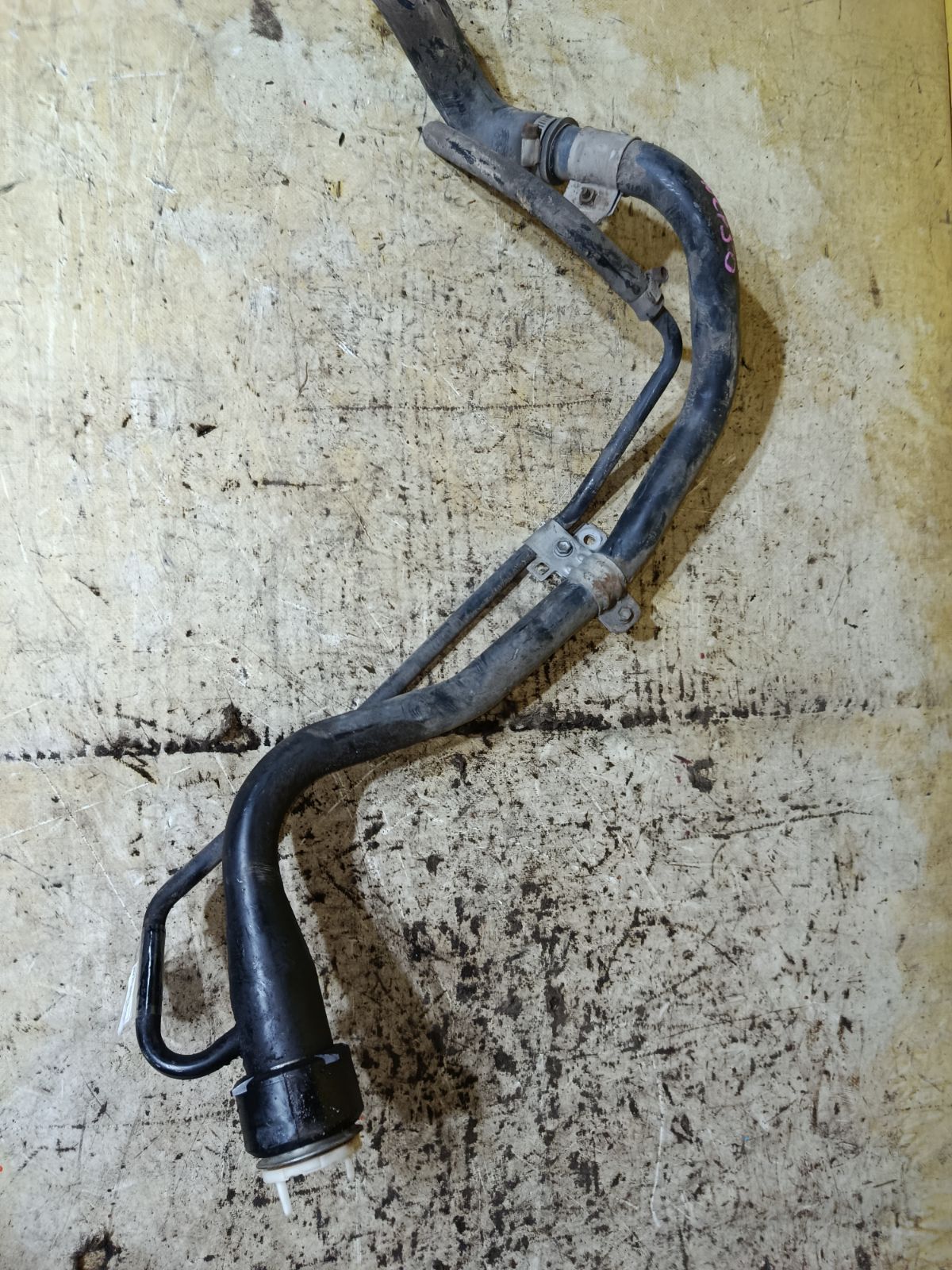 Заливная горловина топливного бака 77201-52100 на Toyota Probox NCP50V 2NZ-FE Фото 2