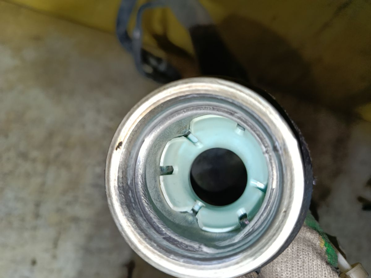 Заливная горловина топливного бака 77201-52100 на Toyota Probox NCP50V 2NZ-FE Фото 3