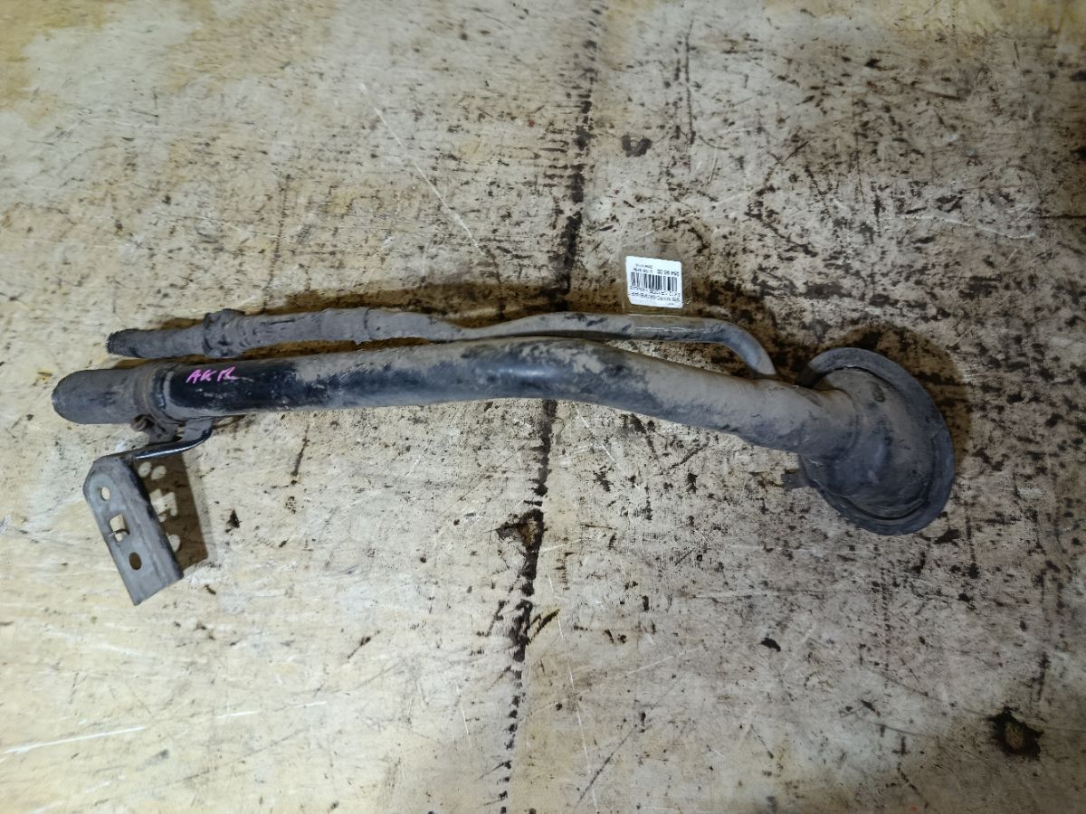 Заливная горловина топливного бака на Nissan March AK12 CR12DE Фото 2