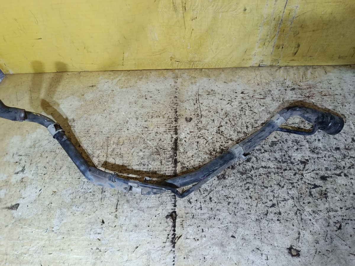 Заливная горловина топливного бака 77201-28240, 77201-28290 на Toyota Noah AZR65G 1AZ-FSE Фото 2