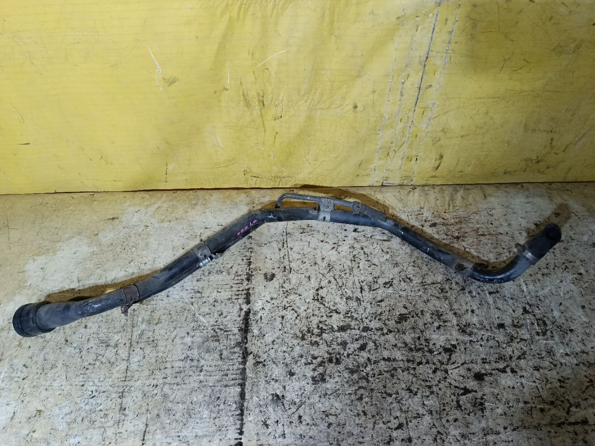 Заливная горловина топливного бака 77201-28240, 77201-28290 на Toyota Noah AZR60G 1AZ-FSE Фото 1