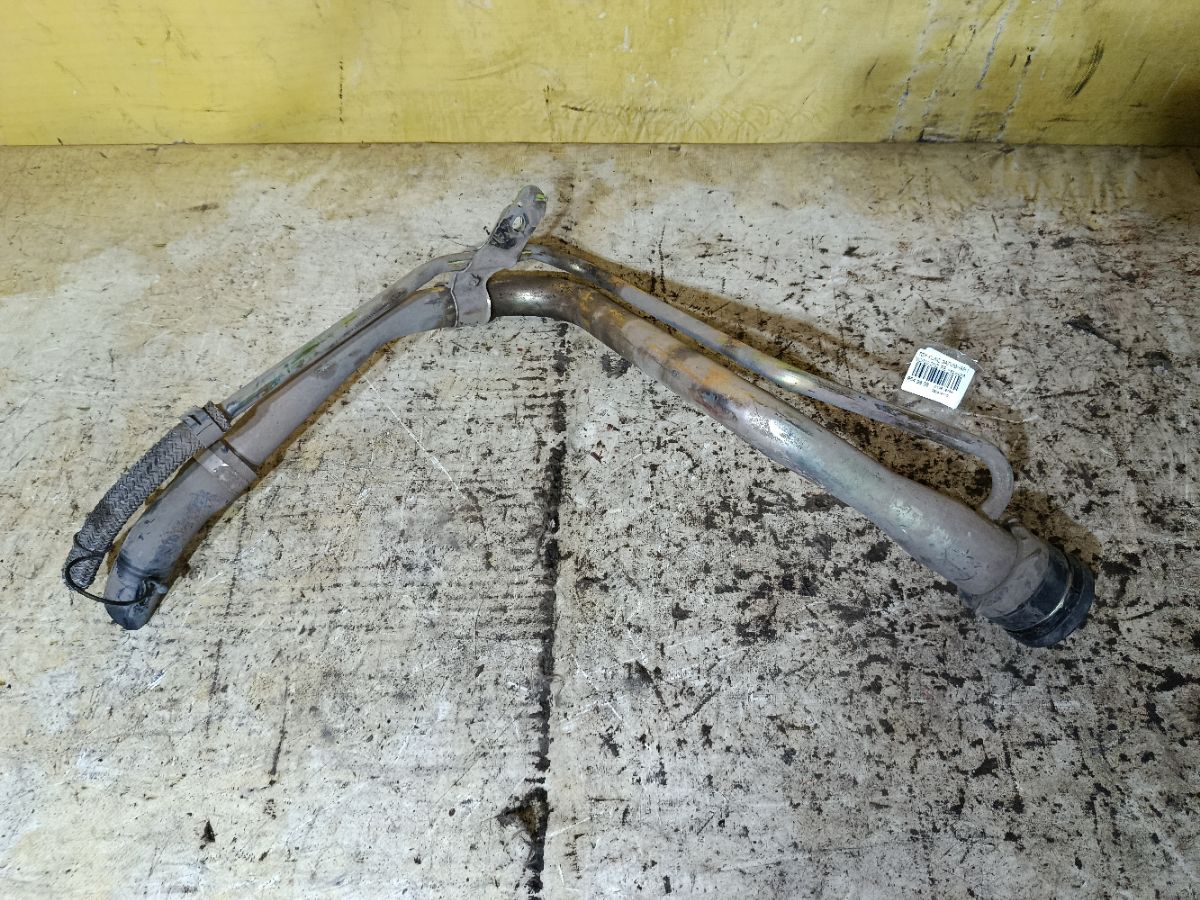 Заливная горловина топливного бака 77201-52050 на Toyota Funcargo NCP20 2NZ-FE Фото 1