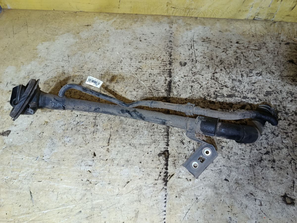 Заливная горловина топливного бака на Nissan March AK12 CR12DE Фото 2
