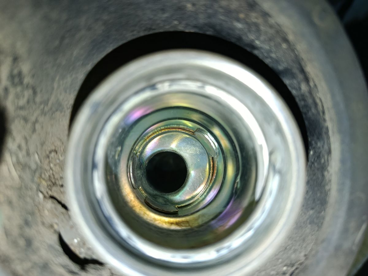 Заливная горловина топливного бака на Nissan March AK12 CR12DE Фото 3