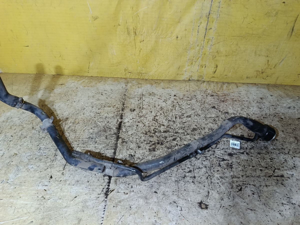 Заливная горловина топливного бака 77201-28240, 77201-28290 на Toyota Noah AZR60G 1AZ-FSE Фото 2