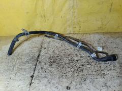 Заливная горловина топливного бака на Toyota Noah AZR60G 1AZ-FSE 77201-28240  77201-28290