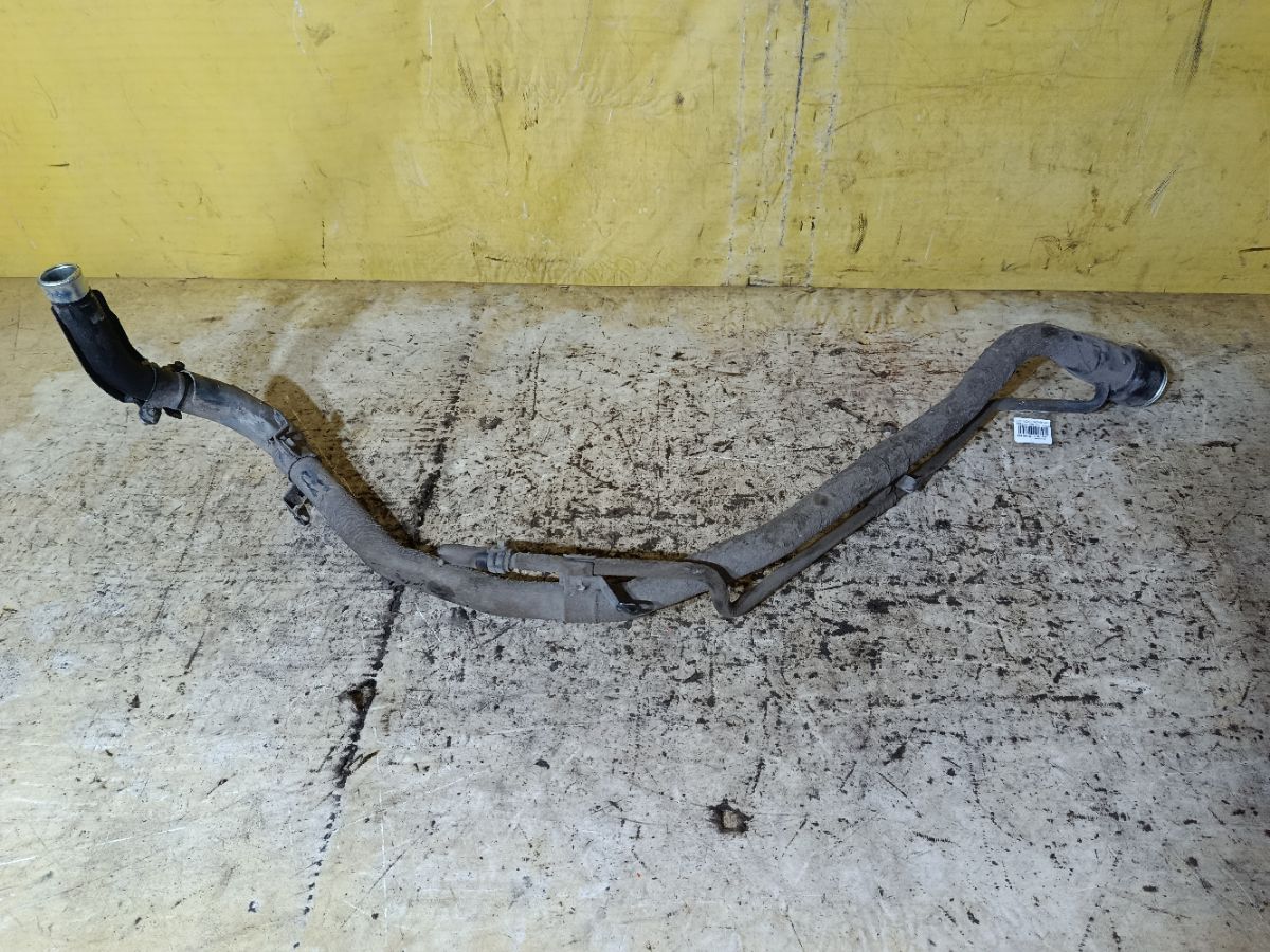 Заливная горловина топливного бака на Toyota Noah ZRR70G 3ZR-FAE Фото 2