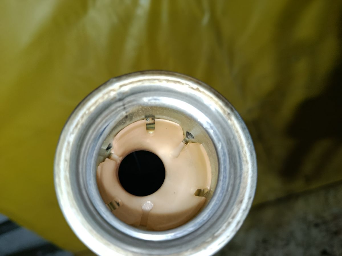 Заливная горловина топливного бака на Toyota Noah ZRR70G 3ZR-FAE Фото 3