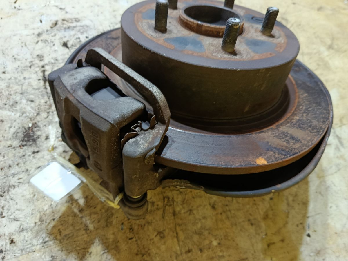 Ступица на Nissan Serena HFC26 MR20DD Фото 2