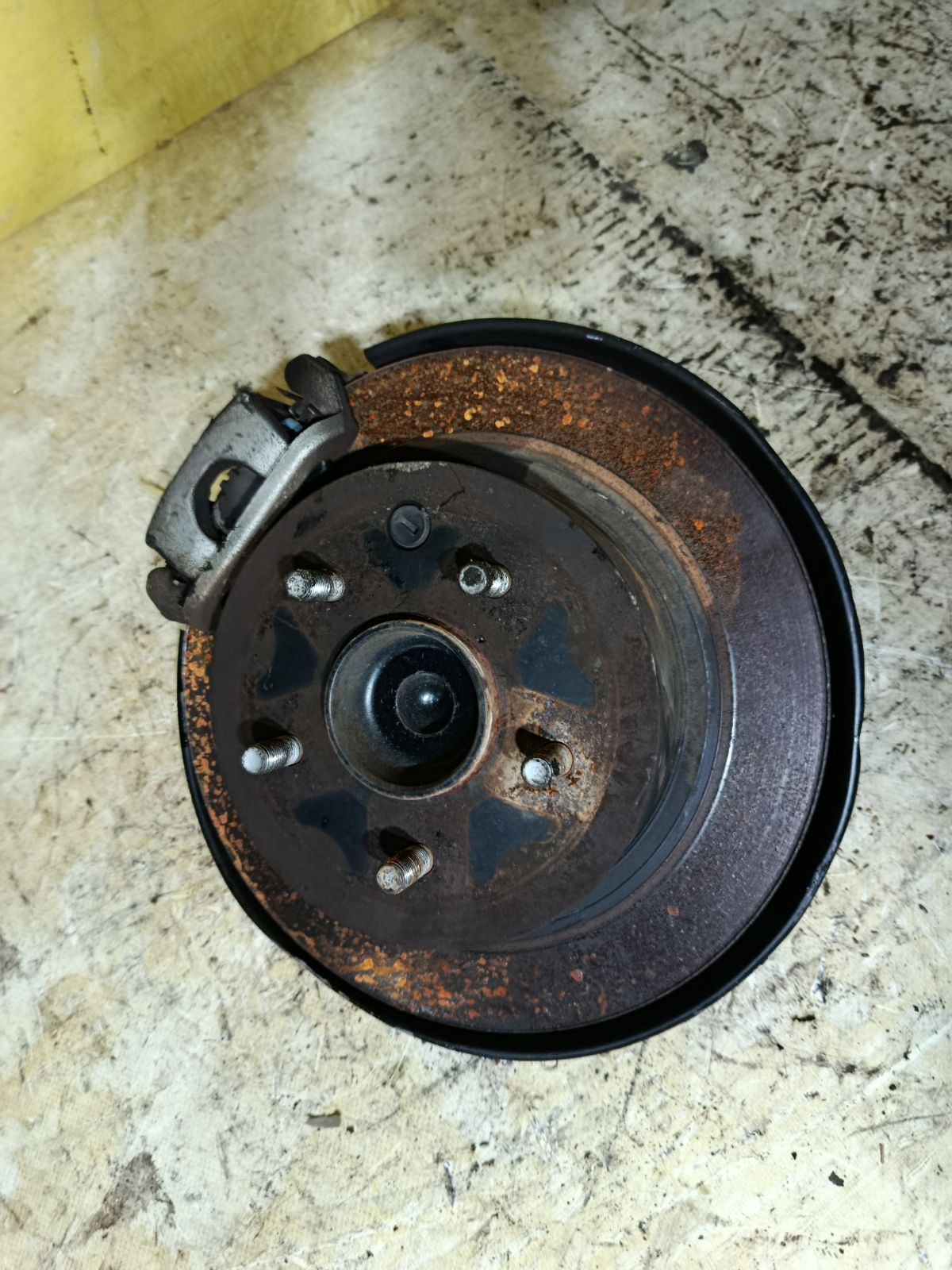 Ступица на Nissan Serena FC26 MR20DD Фото 1