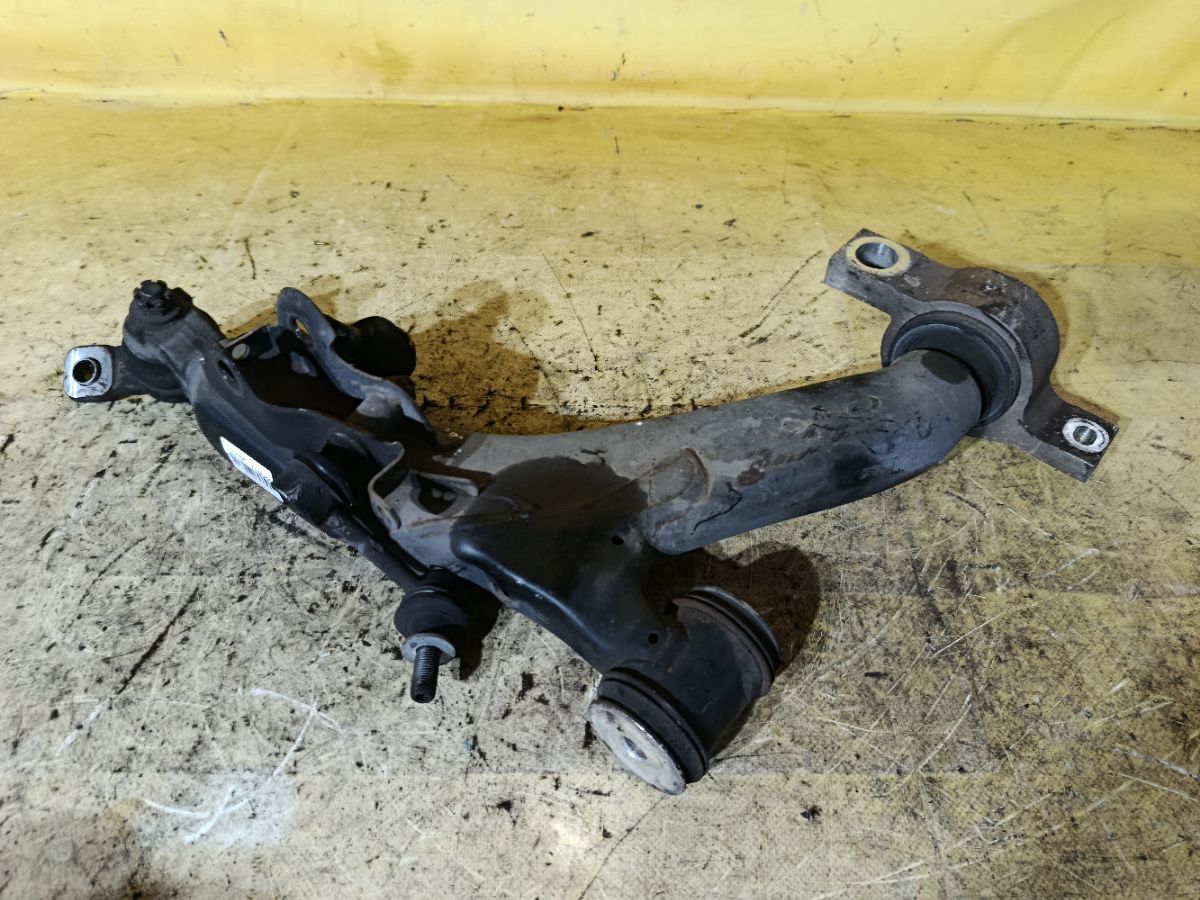 Рычаг 48620-30290, UQ-075-2262 на Toyota Mark X GRX130 4GR-FSE Фото 1