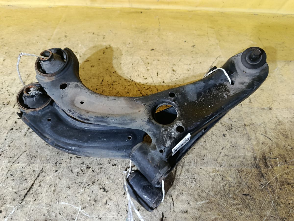 Рычаг на Daihatsu Move LA100S KF-VE Фото 1