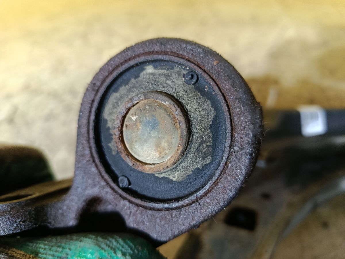 Рычаг на Nissan Sunny FB15 QG15DE Фото 4