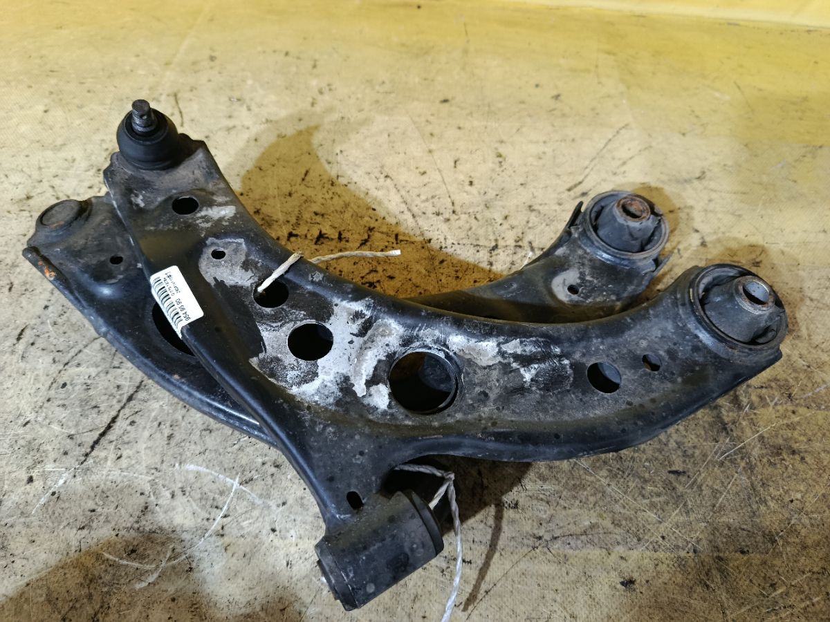 Рычаг на Toyota Passo KGC10 1KR-FE Фото 1