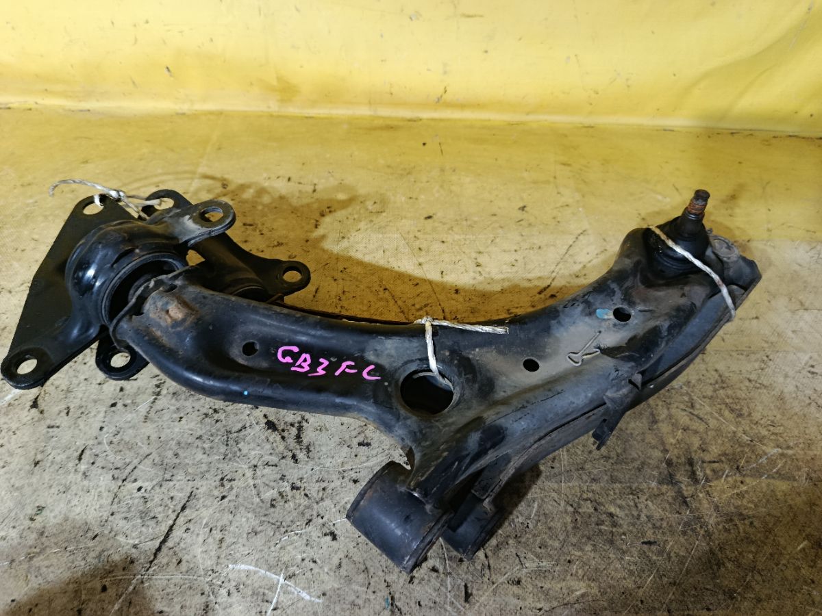 Рычаг на Honda Freed GB3 L15A Фото 1