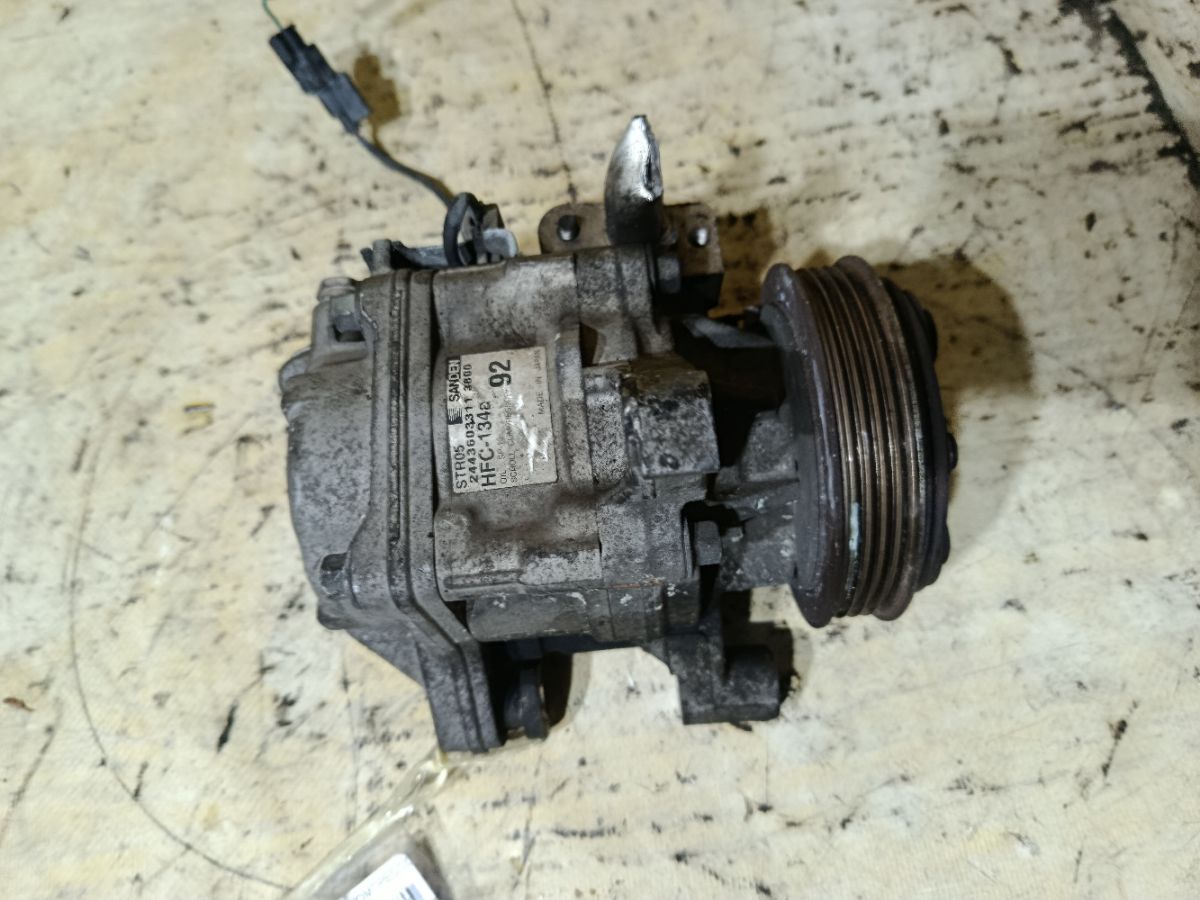 Компрессор кондиционера на Honda N-Box JF1 S07A Фото 1