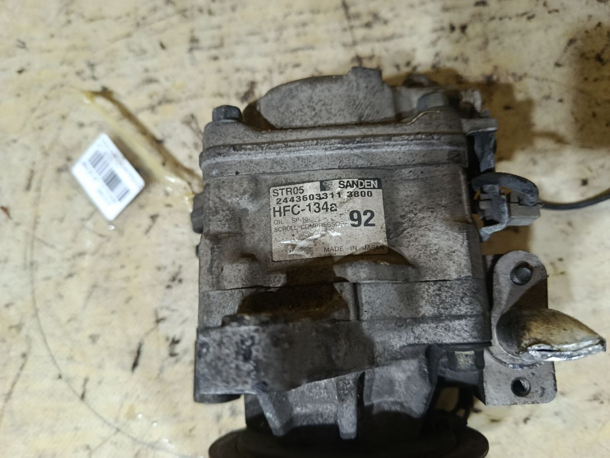 Компрессор кондиционера на Honda N-Box JF1 S07A Фото 2