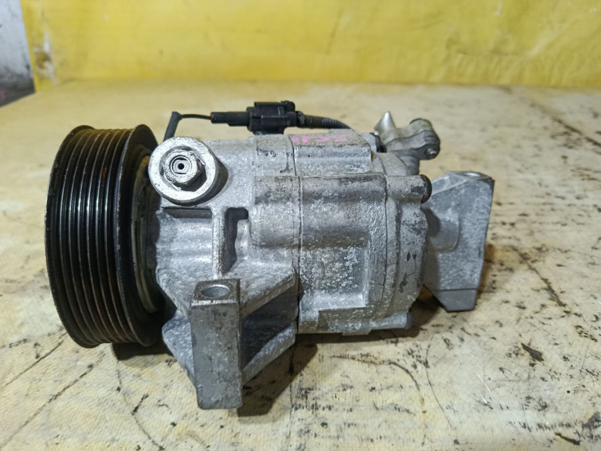 Компрессор кондиционера 92600-ED07B на Nissan Tiida Latio SC11 HR15DE Фото 4