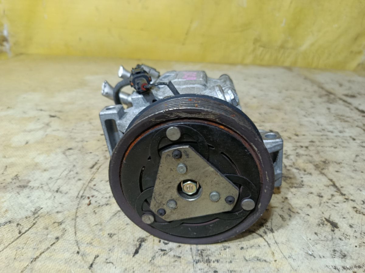 Компрессор кондиционера 92600-ED07B на Nissan Tiida Latio SC11 HR15DE Фото 5