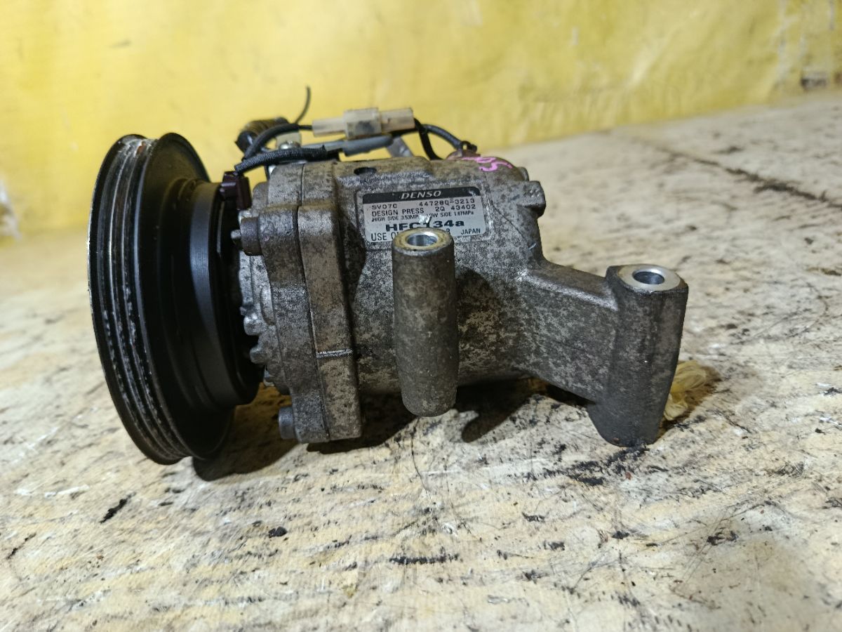 Компрессор кондиционера на Daihatsu Move LA100S KF-VE Фото 4