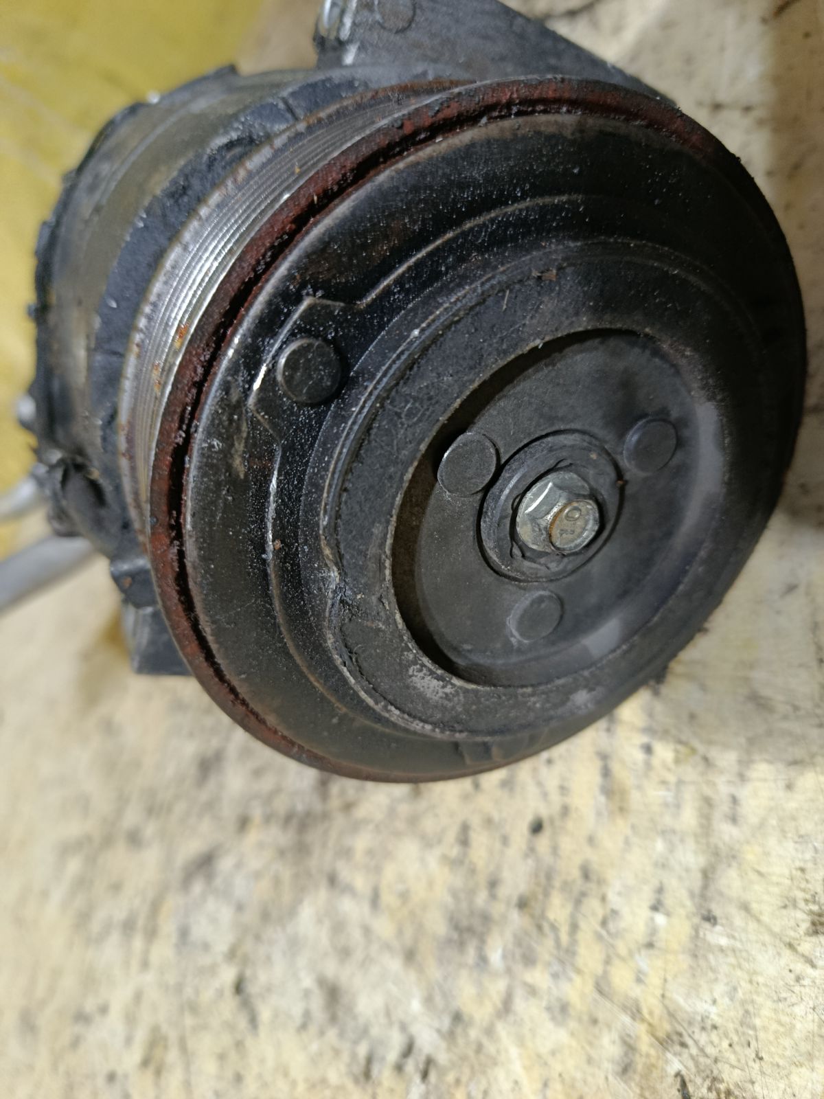 Компрессор кондиционера на Nissan Serena FC26 MR20DD Фото 7