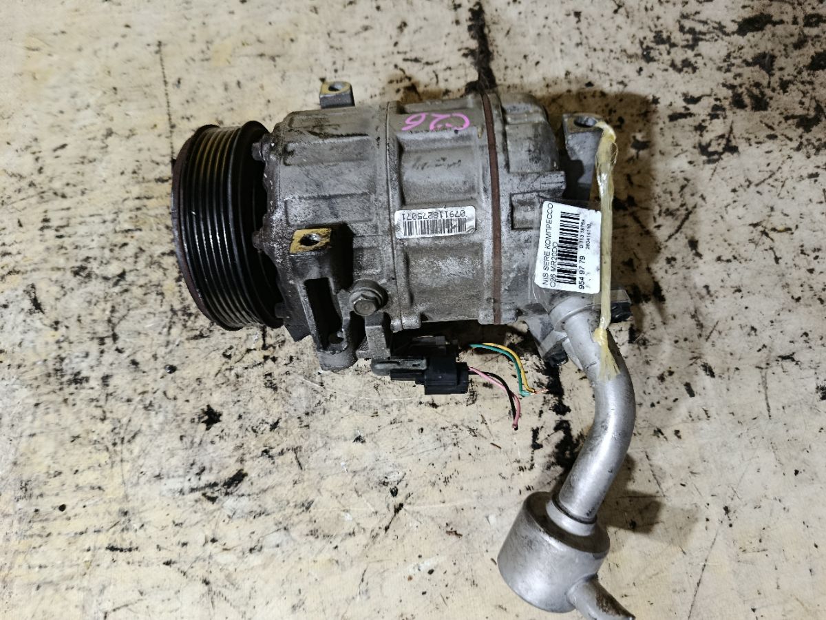 Компрессор кондиционера на Nissan Serena C26 MR20DD Фото 1