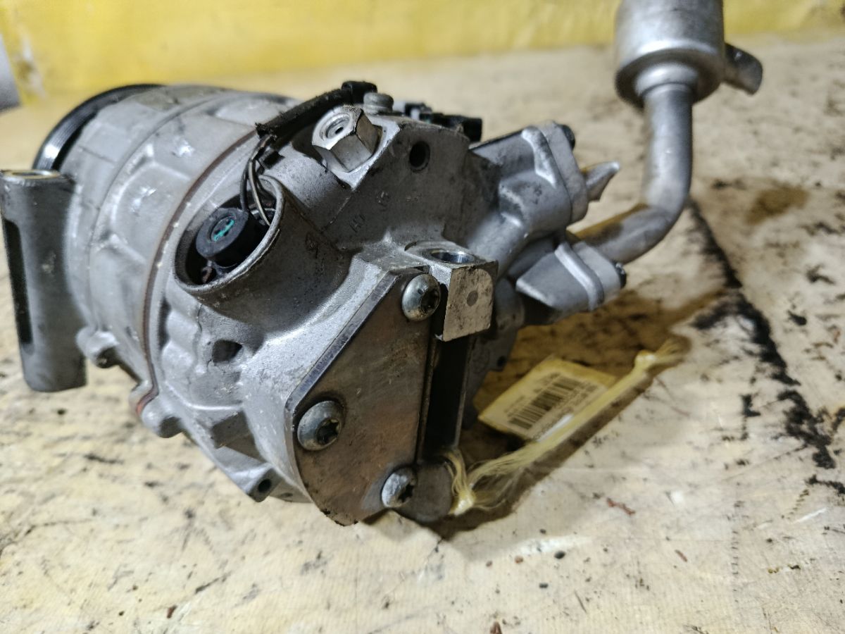 Компрессор кондиционера на Nissan Serena C26 MR20DD Фото 5