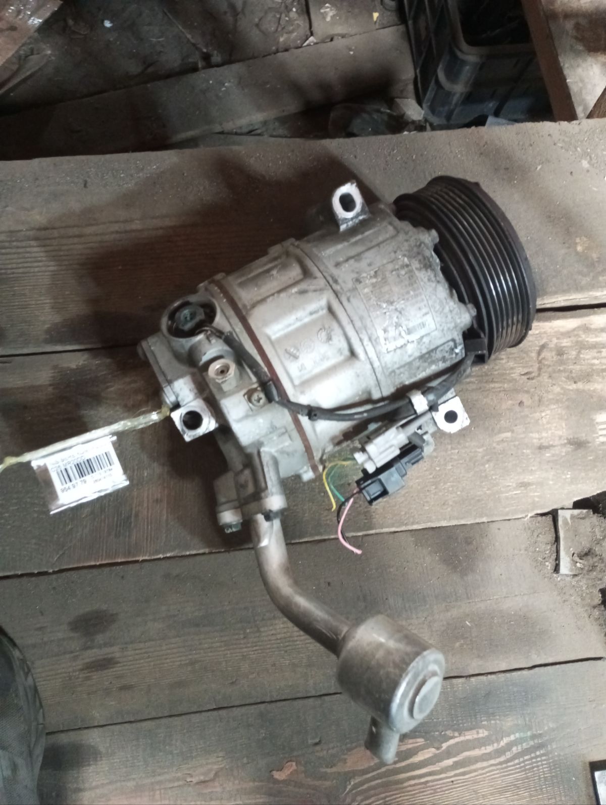 Компрессор кондиционера на Nissan Serena C26 MR20DD Фото 6