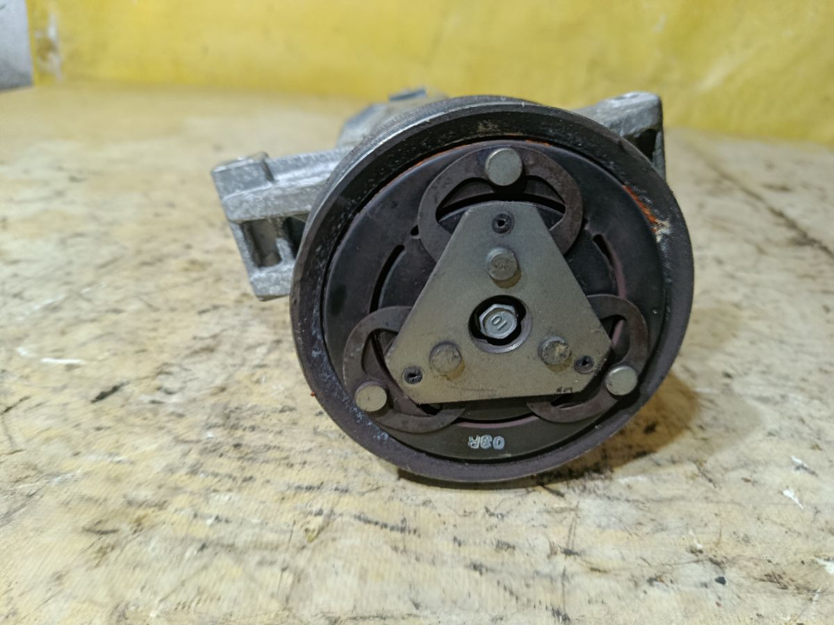 Компрессор кондиционера 92600-ED07B на Nissan Tiida C11 HR15DE Фото 5