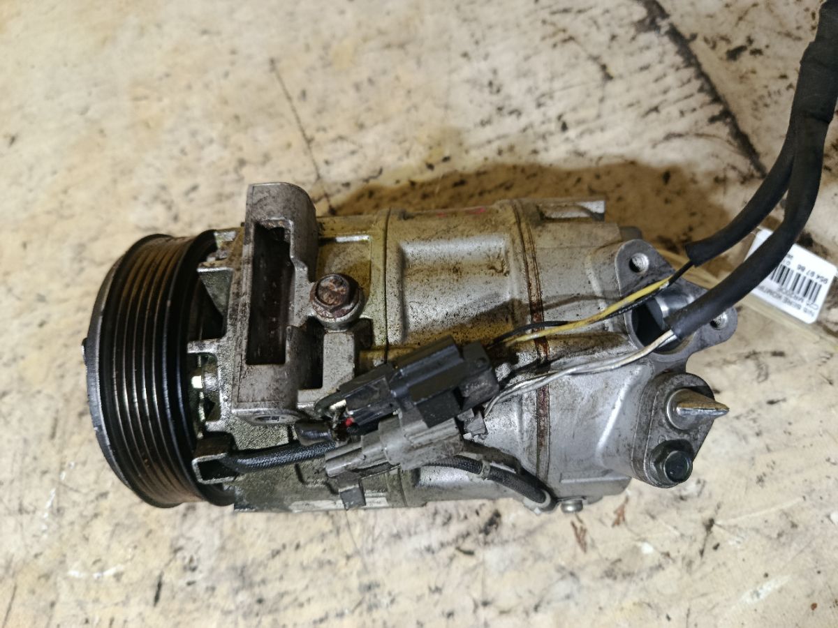 Компрессор кондиционера на Nissan Serena C25 MR20DE Фото 3