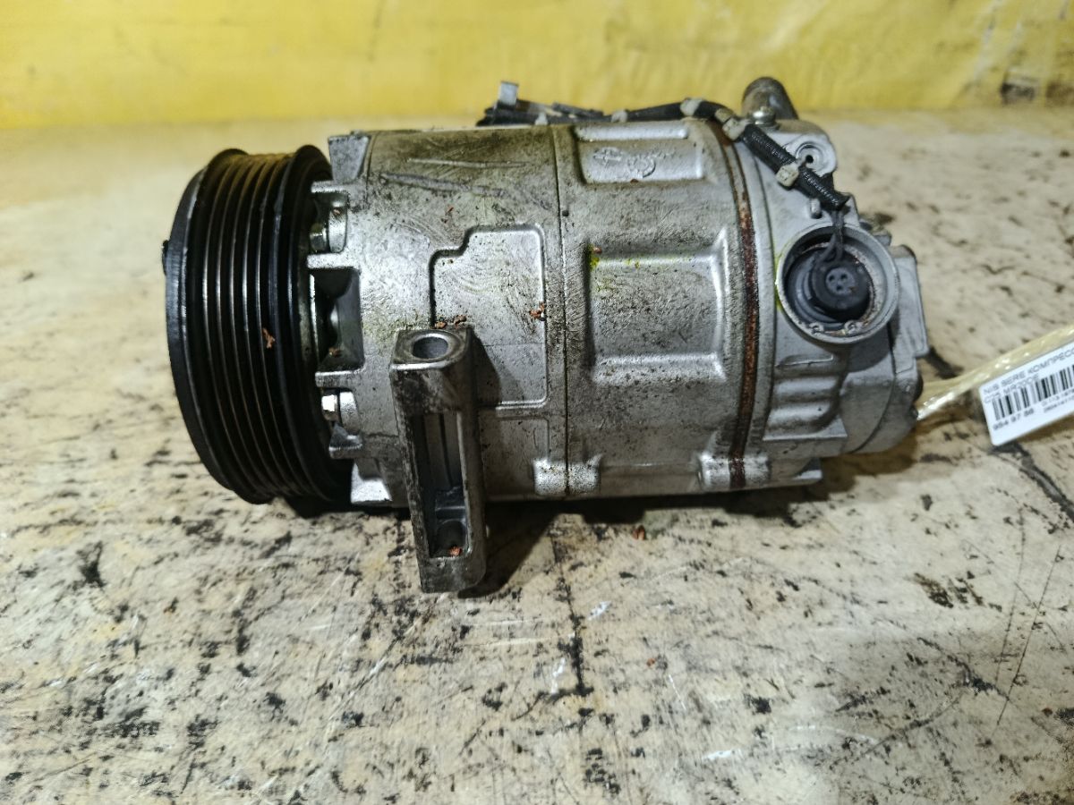 Компрессор кондиционера на Nissan Serena C25 MR20DE Фото 4