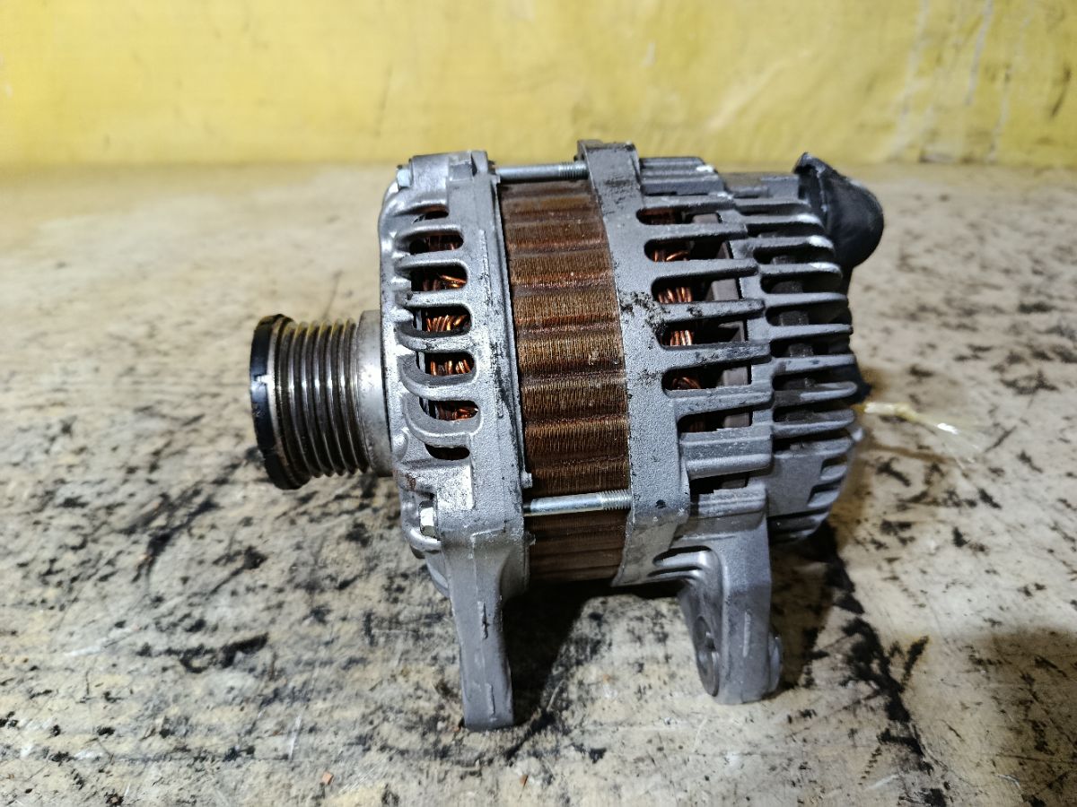 Генератор 23100-1FC1A на Nissan Serena C26 MR20DD Фото 2