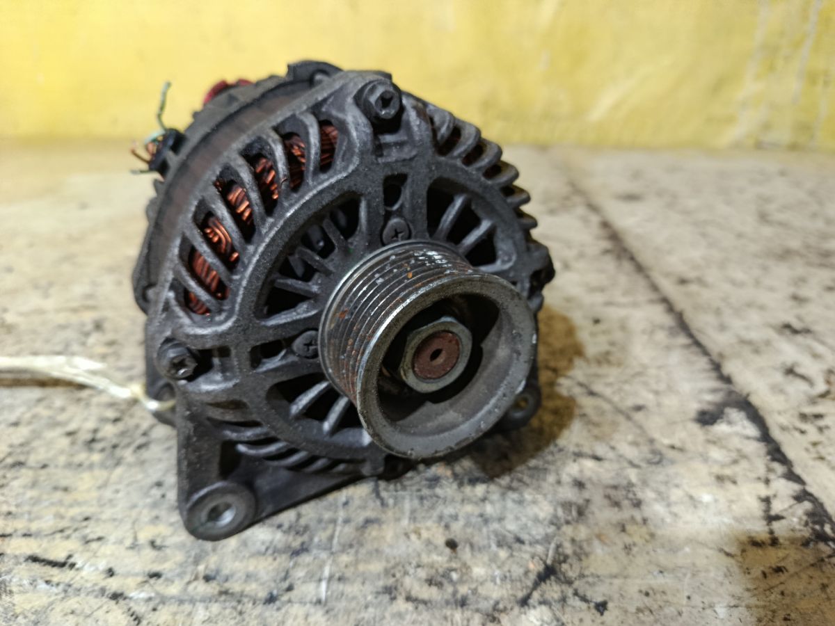 Генератор 23100-ED01A на Nissan Tiida Latio SC11 HR15DE Фото 2