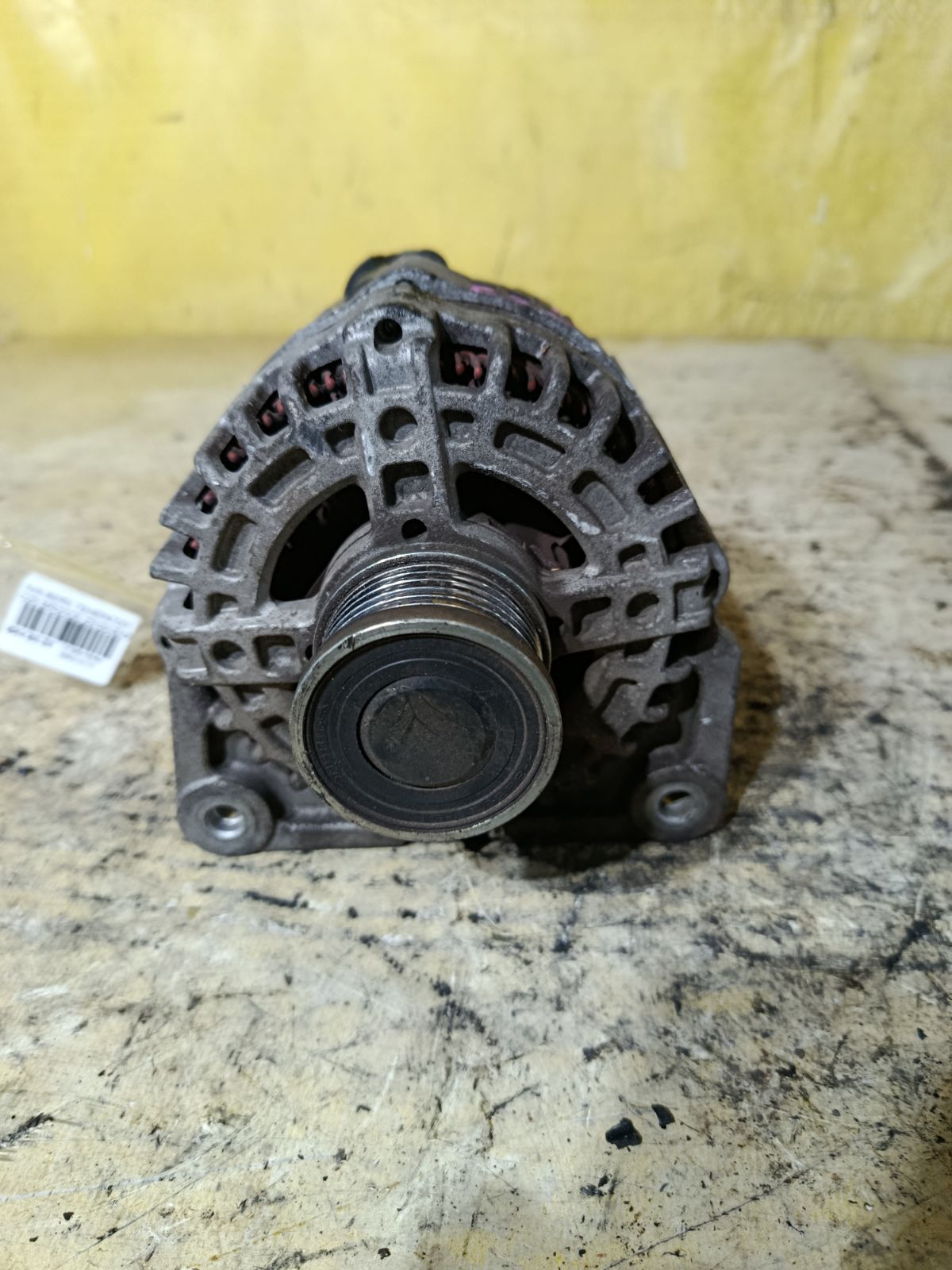 Генератор 23100-EN00B на Nissan Serena C25 MR20DE Фото 1